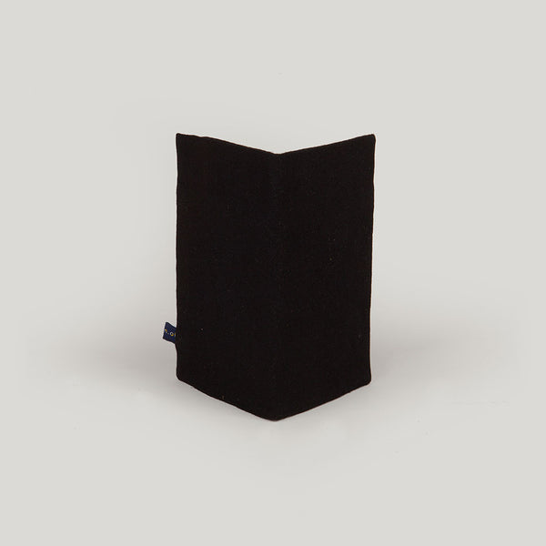 Monotone <br/> Black