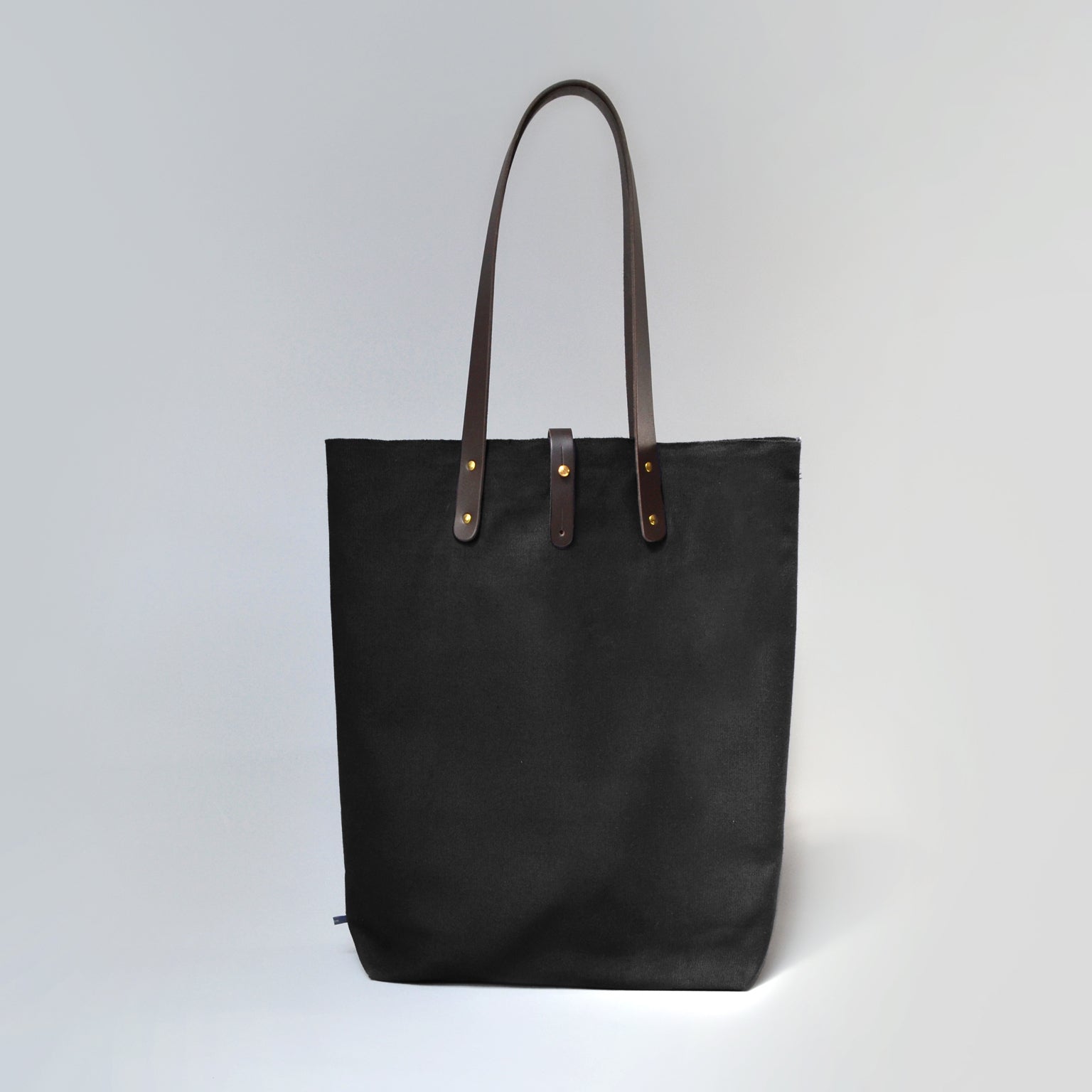 EUAN  <br/> Waxed Canvas Tote Bag <br/> Black